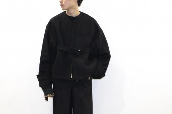 stein | シュタイン NO COLLAR BELTED JACKET(BLACK) / ノーカラー