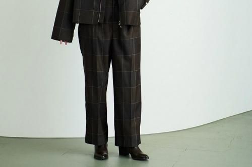 <img class='new_mark_img1' src='https://img.shop-pro.jp/img/new/icons47.gif' style='border:none;display:inline;margin:0px;padding:0px;width:auto;' />YOKE / 1TUCK WIDE TROUSERS(BROWN CHECK)