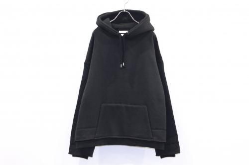 <img class='new_mark_img1' src='https://img.shop-pro.jp/img/new/icons47.gif' style='border:none;display:inline;margin:0px;padding:0px;width:auto;' />YOKE / RESIZED WIDE PARKA(BLACK)