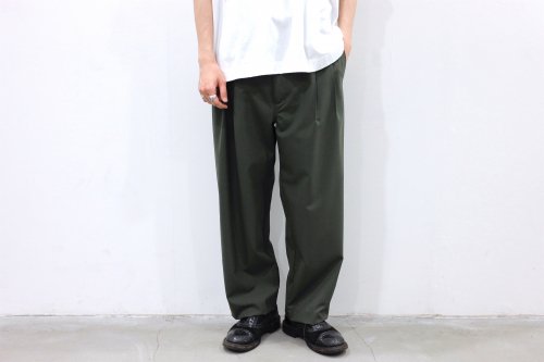 <img class='new_mark_img1' src='https://img.shop-pro.jp/img/new/icons47.gif' style='border:none;display:inline;margin:0px;padding:0px;width:auto;' />VOAAOV / TWO TUCK WIDE TROUSERS(OLIVE)