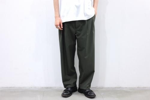 <img class='new_mark_img1' src='https://img.shop-pro.jp/img/new/icons47.gif' style='border:none;display:inline;margin:0px;padding:0px;width:auto;' />VOAAOV / TWO TUCK WIDE TROUSERS(OLIVE)