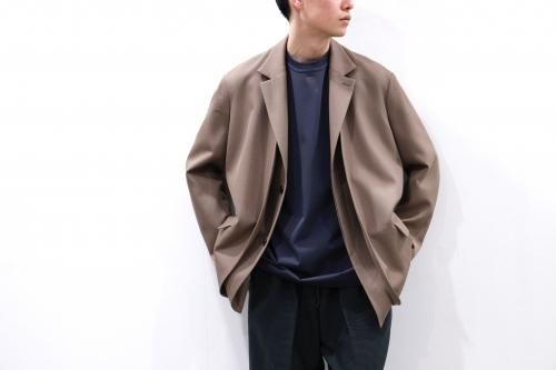 <img class='new_mark_img1' src='https://img.shop-pro.jp/img/new/icons47.gif' style='border:none;display:inline;margin:0px;padding:0px;width:auto;' />YOKE / DETACHABLE COLLAR TAILORED JACKET(DUSTY TAUPE)