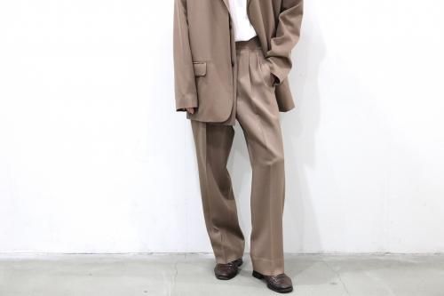 <img class='new_mark_img1' src='https://img.shop-pro.jp/img/new/icons47.gif' style='border:none;display:inline;margin:0px;padding:0px;width:auto;' />YOKE / 2TUCK WIDE GURKHA TROUSERS(DUSTY TAUPE)