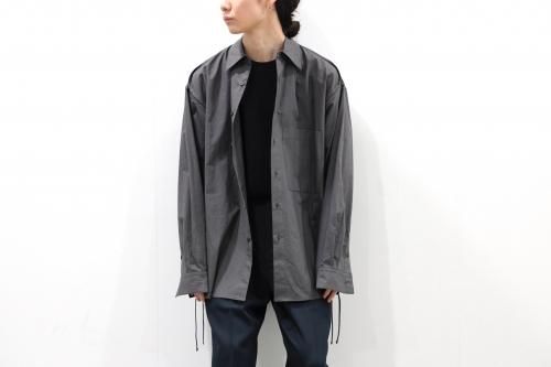 <img class='new_mark_img1' src='https://img.shop-pro.jp/img/new/icons47.gif' style='border:none;display:inline;margin:0px;padding:0px;width:auto;' />YOKE / PIPING SHIRT(CARBON BLACK)