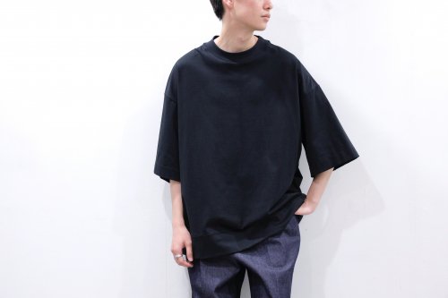 <img class='new_mark_img1' src='https://img.shop-pro.jp/img/new/icons47.gif' style='border:none;display:inline;margin:0px;padding:0px;width:auto;' />VOAAOV / OVERSIZED TEE(BLACK)