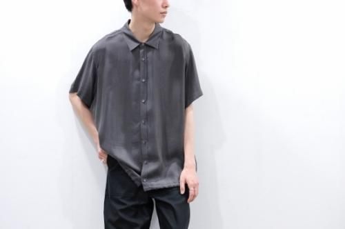 <img class='new_mark_img1' src='https://img.shop-pro.jp/img/new/icons47.gif' style='border:none;display:inline;margin:0px;padding:0px;width:auto;' />VOAAOV / OVERSIZED CUPRO S/S SHIRTS(CHARCOAL)