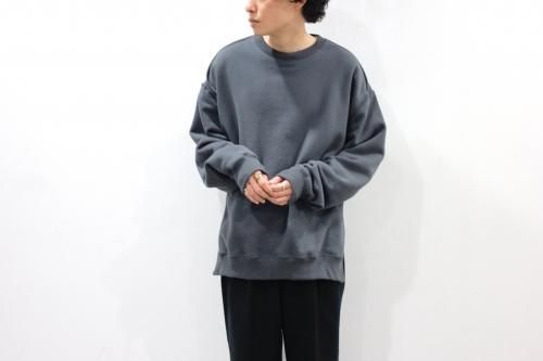<img class='new_mark_img1' src='https://img.shop-pro.jp/img/new/icons47.gif' style='border:none;display:inline;margin:0px;padding:0px;width:auto;' />YOKE / OVERSIZED PIPING SWEAT SHIRT(CARBON BLACK)
