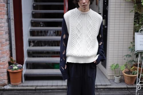 <img class='new_mark_img1' src='https://img.shop-pro.jp/img/new/icons47.gif' style='border:none;display:inline;margin:0px;padding:0px;width:auto;' />stein / OVERLAPED CABLE KNIT VEST(OATMEAL)