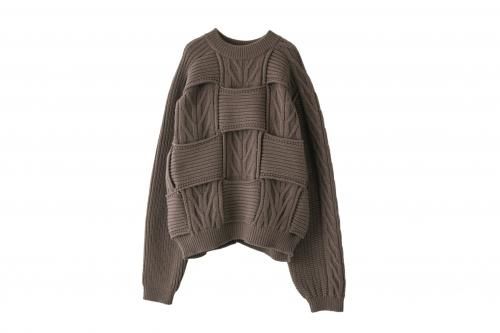 <img class='new_mark_img1' src='https://img.shop-pro.jp/img/new/icons47.gif' style='border:none;display:inline;margin:0px;padding:0px;width:auto;' />YOKE / CROSSING CABLE CREW NECK KNIT(GREIGE)