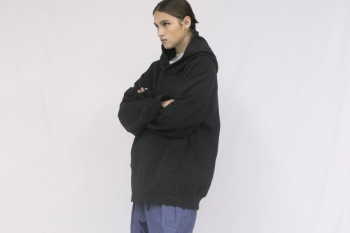 <img class='new_mark_img1' src='https://img.shop-pro.jp/img/new/icons47.gif' style='border:none;display:inline;margin:0px;padding:0px;width:auto;' />VOAAOV / OVERSIZED SWEAT HOODIE(CHARCOAL)