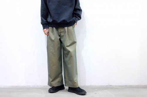 <img class='new_mark_img1' src='https://img.shop-pro.jp/img/new/icons47.gif' style='border:none;display:inline;margin:0px;padding:0px;width:auto;' />VOAAOV / TWO TUCK WIDE TROUSERS(KHAKI)