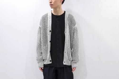 <img class='new_mark_img1' src='https://img.shop-pro.jp/img/new/icons47.gif' style='border:none;display:inline;margin:0px;padding:0px;width:auto;' />YOKE / MESHED KNIT CARDIGAN(FOG WHITE)