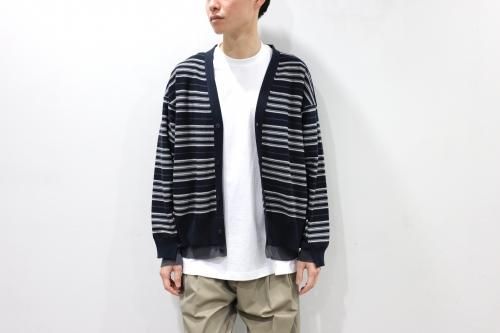 <img class='new_mark_img1' src='https://img.shop-pro.jp/img/new/icons47.gif' style='border:none;display:inline;margin:0px;padding:0px;width:auto;' />YOKE / BORDER CONNECTING CARDIGAN(DARK NAVY)