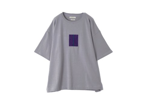 <img class='new_mark_img1' src='https://img.shop-pro.jp/img/new/icons47.gif' style='border:none;display:inline;margin:0px;padding:0px;width:auto;' />YOKE / NEWMAN EMBROIDERED T-SHIRT(LAVENDER GRAY)
