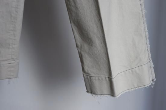 YOKE | CUT-OFF 2PLEATED WIDE TROUSERS (FOG WHITE) | カット YOKE | CUT-OFF 2PLEATED WIDE TROUSERS (FOG WHITE) | カット