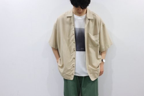 <img class='new_mark_img1' src='https://img.shop-pro.jp/img/new/icons2.gif' style='border:none;display:inline;margin:0px;padding:0px;width:auto;' />VOAAOV / OVERSIZED OPEN COLLAR S/S SHIRT(BEIGE)