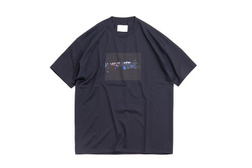 <img class='new_mark_img1' src='https://img.shop-pro.jp/img/new/icons47.gif' style='border:none;display:inline;margin:0px;padding:0px;width:auto;' />stein / PRINT TEE - PEOPLE - (DARK NAVY)