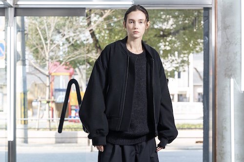 <img class='new_mark_img1' src='https://img.shop-pro.jp/img/new/icons47.gif' style='border:none;display:inline;margin:0px;padding:0px;width:auto;' />VOAAOV / WOOL OVERSIZED FLIGHT JACKET(BLACK)