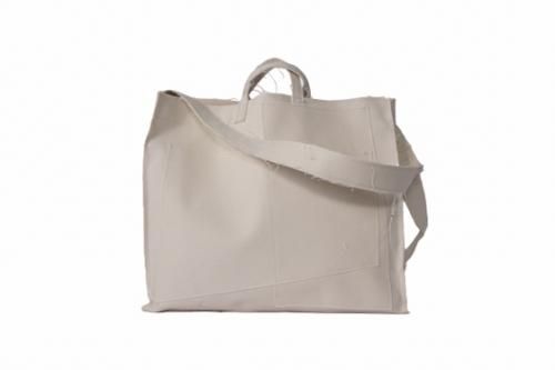 <img class='new_mark_img1' src='https://img.shop-pro.jp/img/new/icons2.gif' style='border:none;display:inline;margin:0px;padding:0px;width:auto;' />YOKE / CUT&LAYARD CANVAS TOTE BAG(ECRU)