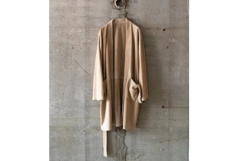 <img class='new_mark_img1' src='https://img.shop-pro.jp/img/new/icons47.gif' style='border:none;display:inline;margin:0px;padding:0px;width:auto;' />barbell object / suede gown(BEIGE)