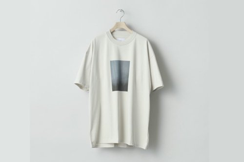 <img class='new_mark_img1' src='https://img.shop-pro.jp/img/new/icons2.gif' style='border:none;display:inline;margin:0px;padding:0px;width:auto;' />stein / PRINT TEE (MERCERISED COTTON) - LAYERING -(BEIGE)