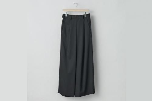 <img class='new_mark_img1' src='https://img.shop-pro.jp/img/new/icons2.gif' style='border:none;display:inline;margin:0px;padding:0px;width:auto;' />ssstein / OVERTUCKED EXTRA WIDE TROUSERS(BLACK)