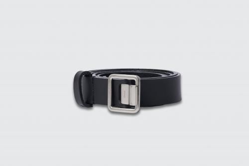 <img class='new_mark_img1' src='https://img.shop-pro.jp/img/new/icons2.gif' style='border:none;display:inline;margin:0px;padding:0px;width:auto;' />YOKE / LEATHER NALLOW BELT(BLACK)