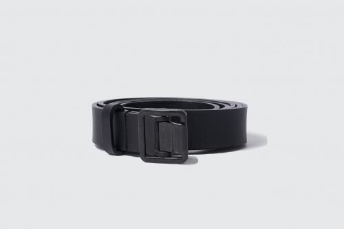 <img class='new_mark_img1' src='https://img.shop-pro.jp/img/new/icons2.gif' style='border:none;display:inline;margin:0px;padding:0px;width:auto;' />YOKE / LEATHER NARROW BELT(BLACK / BLACK)