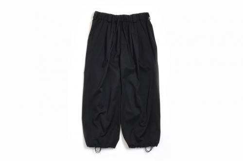<img class='new_mark_img1' src='https://img.shop-pro.jp/img/new/icons47.gif' style='border:none;display:inline;margin:0px;padding:0px;width:auto;' />Blanc YM / Wool Gabardine Adjustment Pants(BLACK)