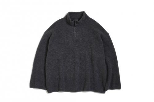 <img class='new_mark_img1' src='https://img.shop-pro.jp/img/new/icons47.gif' style='border:none;display:inline;margin:0px;padding:0px;width:auto;' />Blanc YM / Wool Fleece Snap Pullover(Gray)