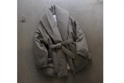 <img class='new_mark_img1' src='https://img.shop-pro.jp/img/new/icons2.gif' style='border:none;display:inline;margin:0px;padding:0px;width:auto;' />ALAYA / Puffy Wrap Half Coat(DUSTY GRAY)