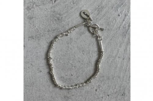 <img class='new_mark_img1' src='https://img.shop-pro.jp/img/new/icons2.gif' style='border:none;display:inline;margin:0px;padding:0px;width:auto;' />ALAYA / Random Beads Silver Bracelet(SILVER)
