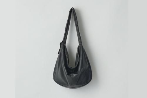 <img class='new_mark_img1' src='https://img.shop-pro.jp/img/new/icons2.gif' style='border:none;display:inline;margin:0px;padding:0px;width:auto;' />ssstein / SHIRRING HANDLE LEATHER SHOULDER BAG(BLACK)