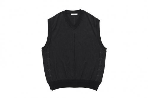 <img class='new_mark_img1' src='https://img.shop-pro.jp/img/new/icons2.gif' style='border:none;display:inline;margin:0px;padding:0px;width:auto;' />YASHIKI / Yozora V-neck Vest(BLACK)