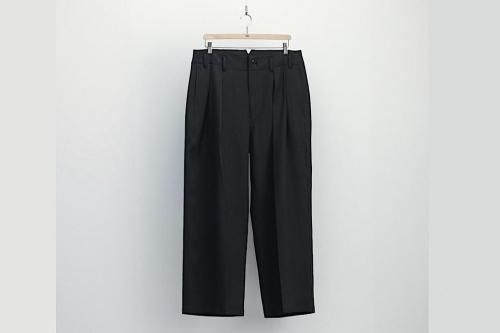 <img class='new_mark_img1' src='https://img.shop-pro.jp/img/new/icons2.gif' style='border:none;display:inline;margin:0px;padding:0px;width:auto;' />satou / dokan wide slacks(KURO)