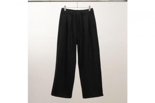 <img class='new_mark_img1' src='https://img.shop-pro.jp/img/new/icons2.gif' style='border:none;display:inline;margin:0px;padding:0px;width:auto;' />ANCELLM / WOOL WIDE EASY TUCK SLACKS(BLACK)