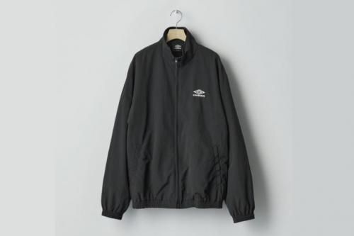 <img class='new_mark_img1' src='https://img.shop-pro.jp/img/new/icons2.gif' style='border:none;display:inline;margin:0px;padding:0px;width:auto;' />ssstein  UMBRO / CO/NY POPLIN TRACK JACKET(BLACK)