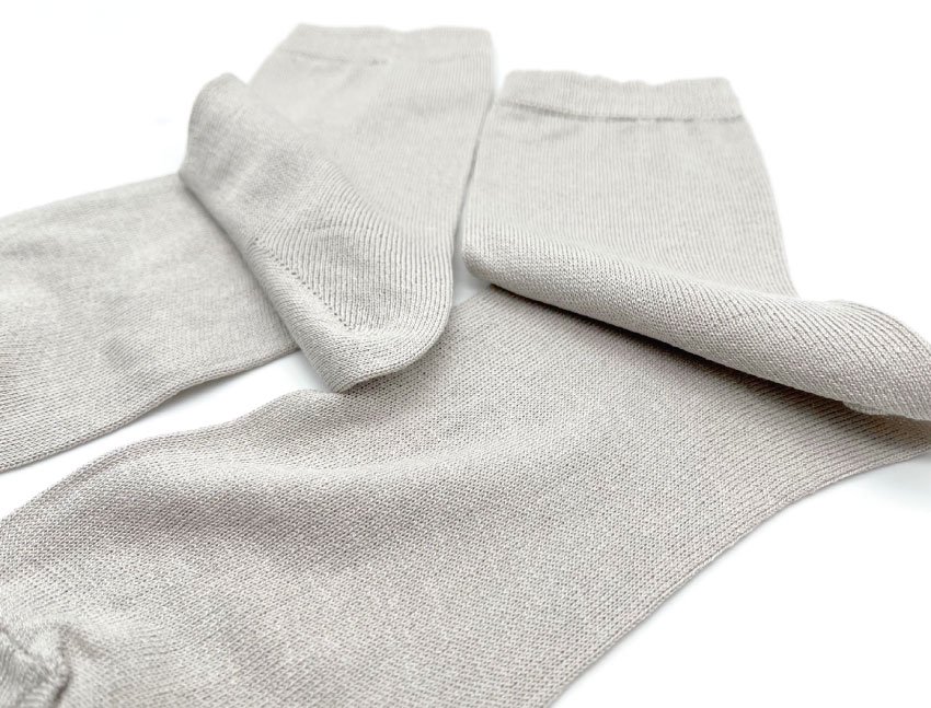 靴下,ソックス,シルク,絹,100%,蒸れる,蒸れない,汗,寒い,冷える,冷たい,かかと,荒れ,ガサガサ,痛い,日本製,
