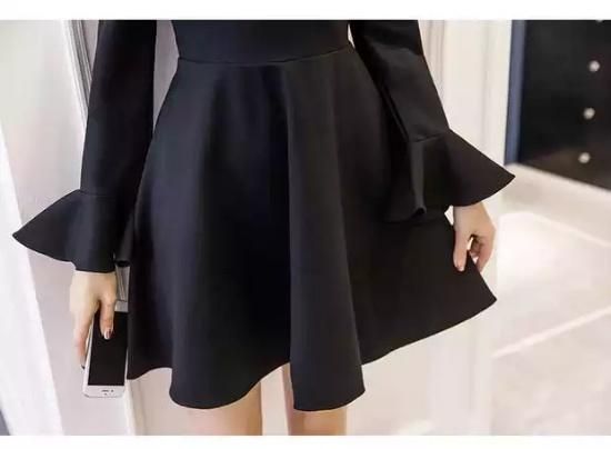 チラッと見えるオープンショルダーデザインがセクシーなナイトドレス チラッと見えるオープンショルダーデザインがセクシーなナイトドレス