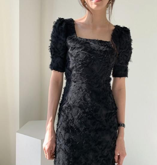 おしゃれな海外デザイン エレガントなスクエアネックの おしゃれな海外デザイン エレガントなスクエアネックの