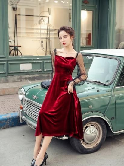 お呼ばれにもおすすめ 透け感シースルーのロング丈ベロアドレス