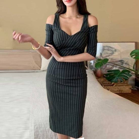 人気のストライプ柄 オープンショルダーの膝丈袖ありボディコン