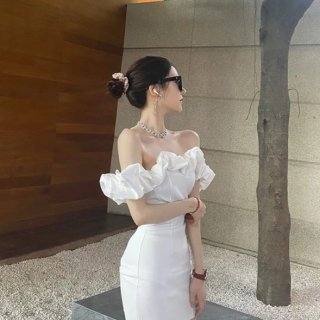 キュートでセクシーな海外スタイル ボリュームオフショルのミニ丈ボディコン白ドレス ワンピース