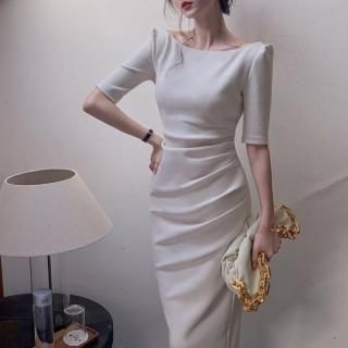 きれいめな大人コーデ ボートネックのロング丈袖ありドレープワンピース タイトドレス