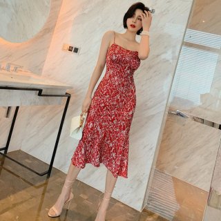 華やかなバイカラープリント タイトシルエットのミモレ丈キャミソール赤ドレス ワンピース