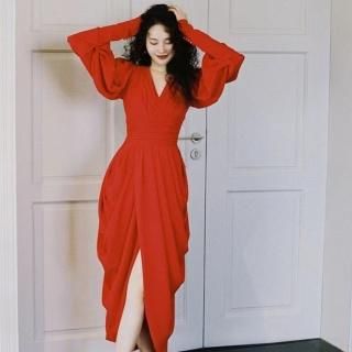 <img class='new_mark_img1' src='https://img.shop-pro.jp/img/new/icons14.gif' style='border:none;display:inline;margin:0px;padding:0px;width:auto;' />ラグジュアリーな海外デザイン ハイウエストマークのロング丈長袖カシュクールワンピース キャバドレス