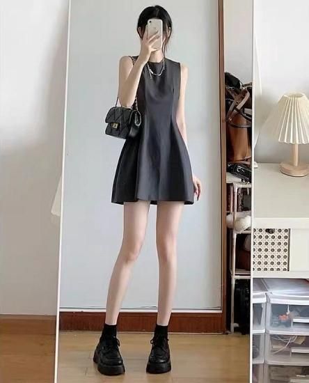 美シルエットのミニワンピ ノースリーブブラックワンピース 美シルエットのミニワンピ ノースリーブブラックワンピース