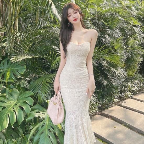 シルエットが美しいベアトップのロング丈マーメイドレース シルエットが美しいベアトップのロング丈マーメイドレース