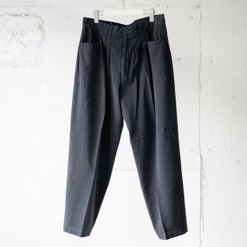 <img class='new_mark_img1' src='https://img.shop-pro.jp/img/new/icons20.gif' style='border:none;display:inline;margin:0px;padding:0px;width:auto;' />FARAH/  Two-tuck Wide Tapered Pants 