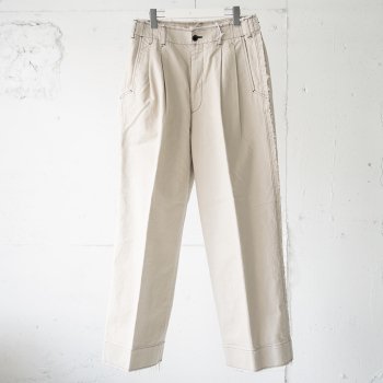 <img class='new_mark_img1' src='https://img.shop-pro.jp/img/new/icons14.gif' style='border:none;display:inline;margin:0px;padding:0px;width:auto;' />YOKE/ CUT-OFF 2PLEATED WIDE TROUSERS 